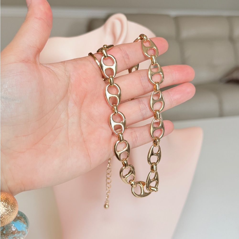 Gold Link Chain Necklace - Women's Fashion Jewelry - Picture 8 of 8